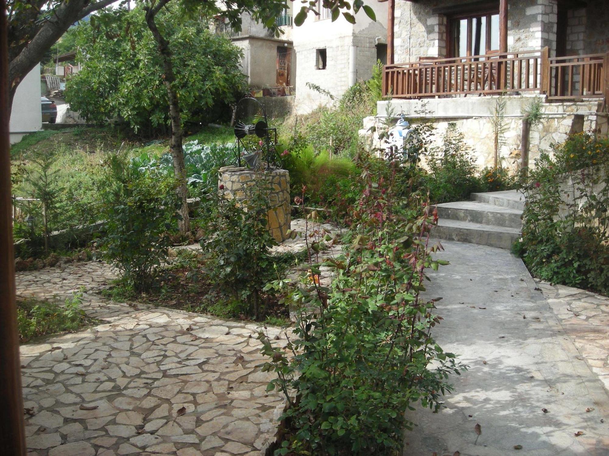 Theasis Suites-Ορεινή Φιλοξενία Kato Sinikia Trikalon Exterior foto