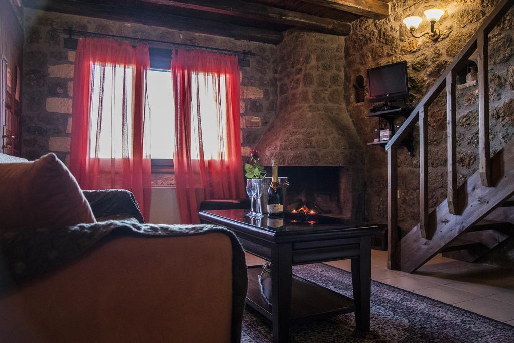 Theasis Suites-Ορεινή Φιλοξενία Kato Sinikia Trikalon Exterior foto